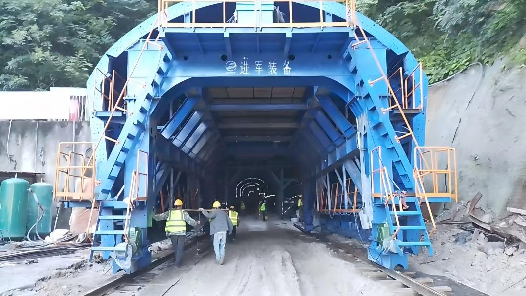 隧道二衬浇筑衬砌台车