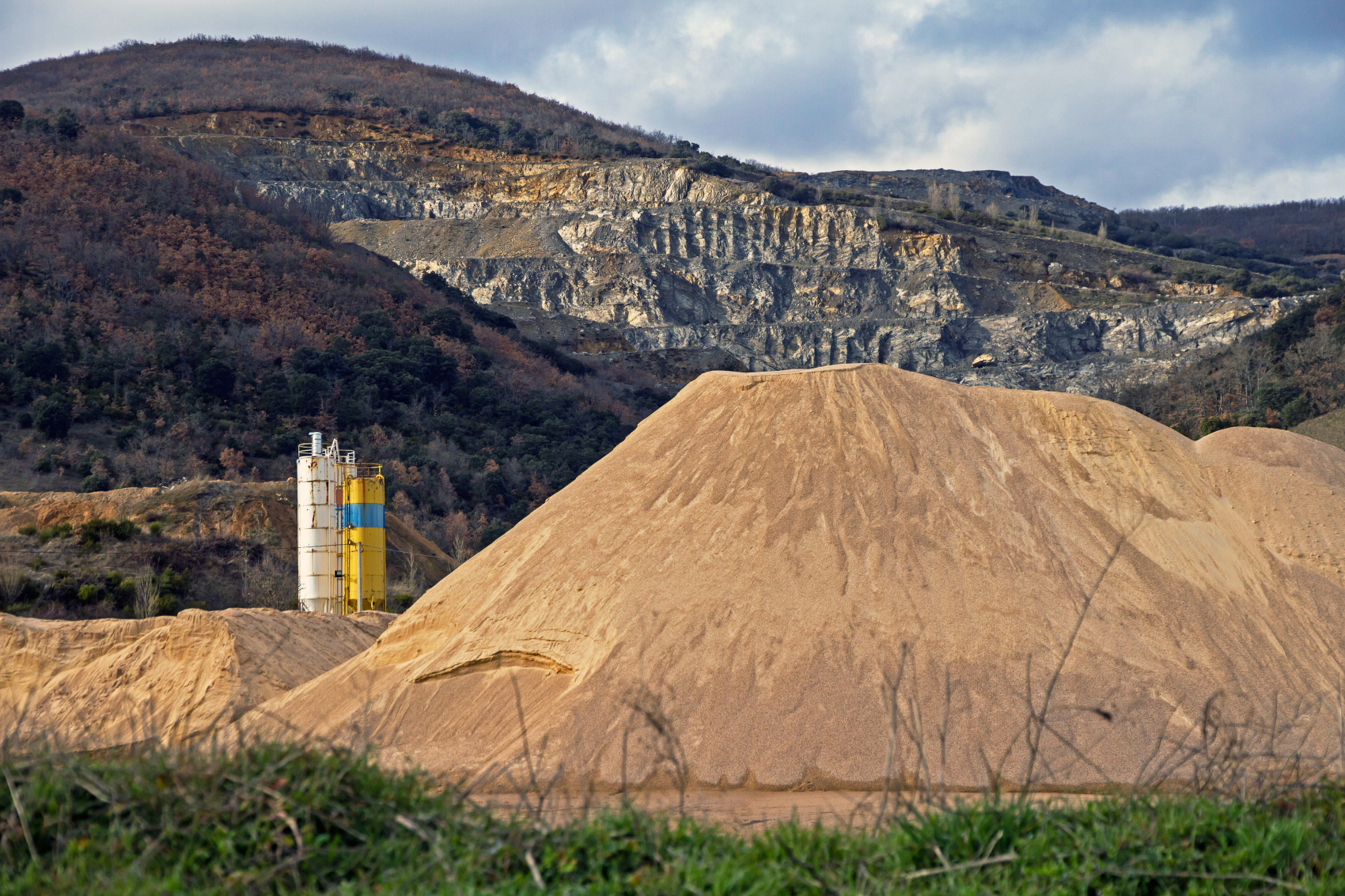 充填开采项目施工及运营